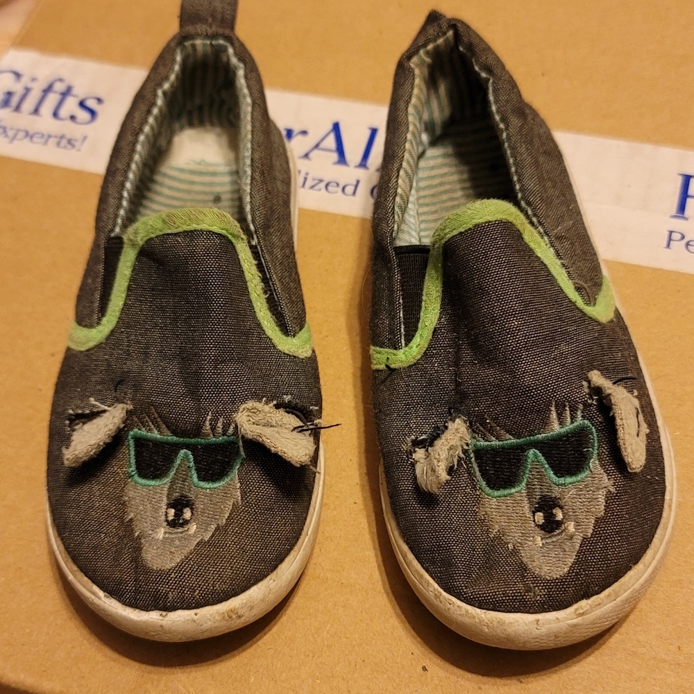 ⚡5/$15 Adorable Wolf slip Ons